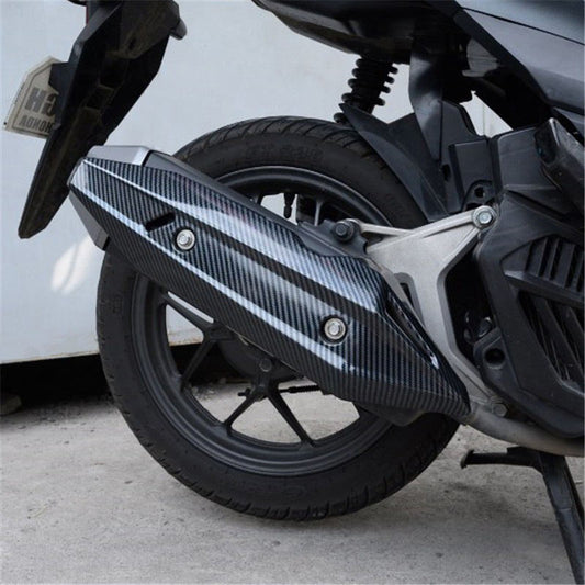Side profile of a Honda Vario Click 125 with the Motocircuit exhaust protector, enhancing bike's style and safety.